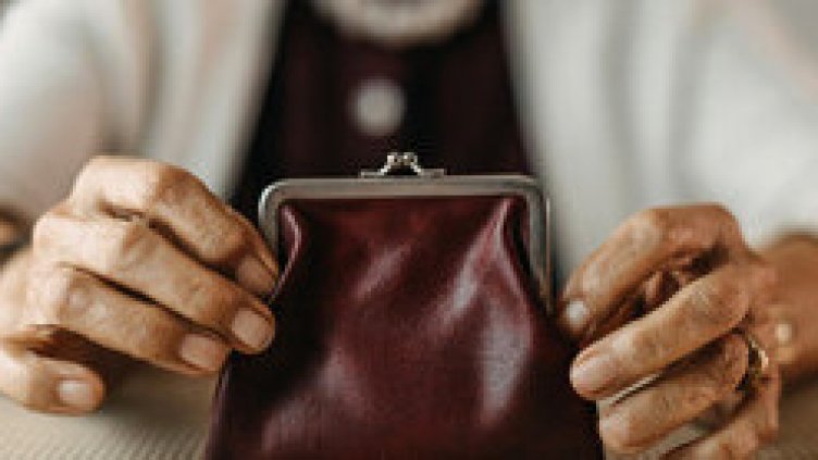 Икономията – майка на мизерията! Финансисти: Пестете, затегнете коланите!