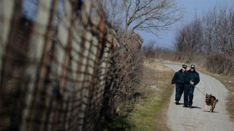 Задържаха група от 20 нелегални мигранти