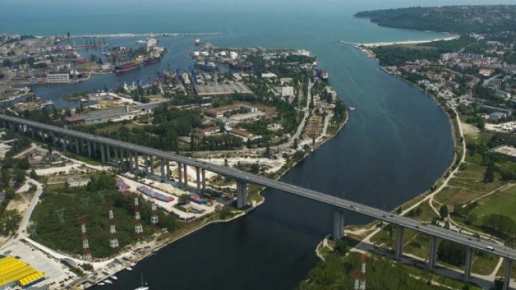 Труп изплава край Кораборемонтния завод във Варна