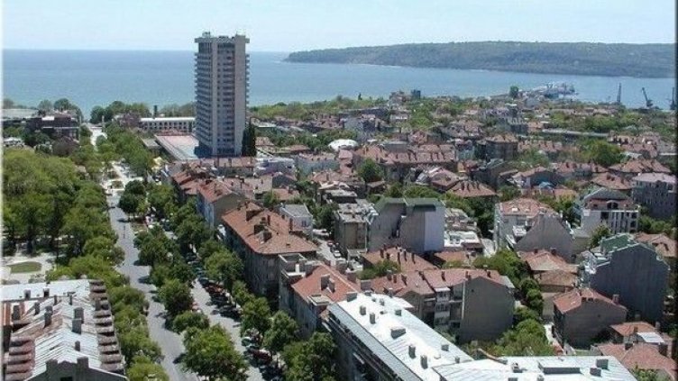 С близо 63% са паднали нощувки във варненските хотели през март