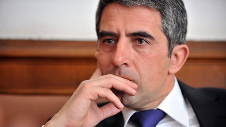 Плевнелиев даде на КС три от въпросите на референдума