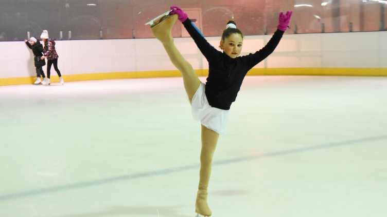 Зaпознават варненчета със зимните спортове (СНИМКИ)