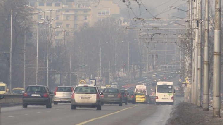 Заради силно замърсения въздух днес в градския транспорт на София се пътува със "зелен билет"