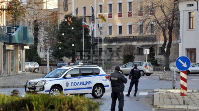 Полицията разследва масов бой пред нощно заведение