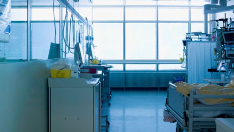 Във Варна спират плановите операции и свижданията в болниците