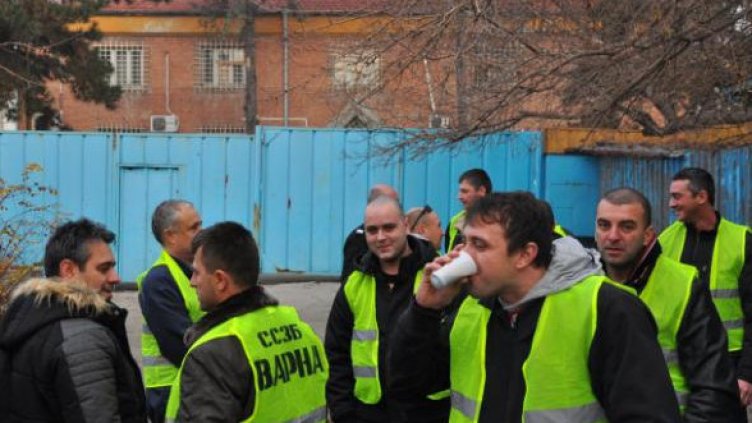 Надзирателите отново протестeстират