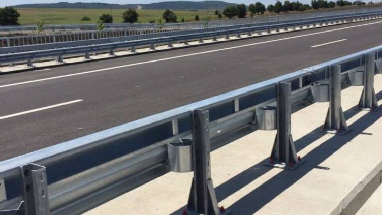 Четири оферти за 16 км от АМ ”Хемус”