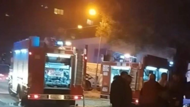 Кола се взриви пред блок във "Възраждане" във Варна, живущи твърдят, че има пострадало момиче