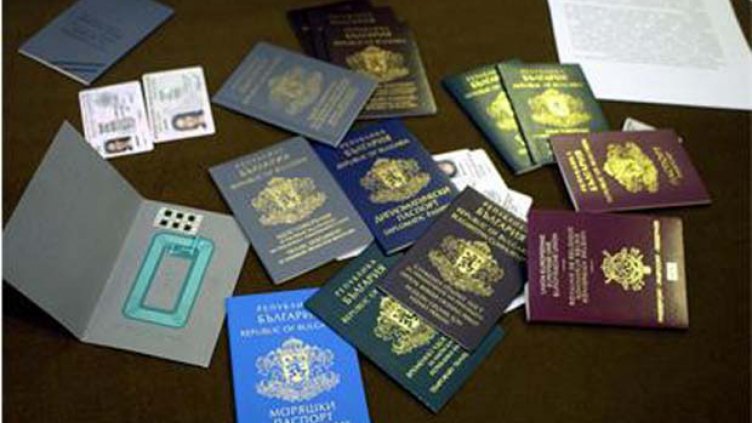 Българите в чужбина ще могат да подават заявления за наши лични документи онлайн