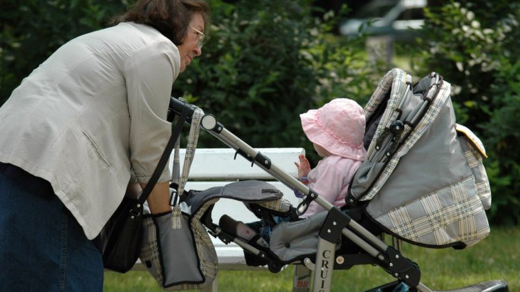 655 родители са кандидатствали за детегледач 