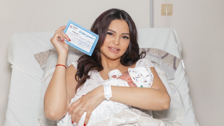 Риалити красавица стана майка за първи път