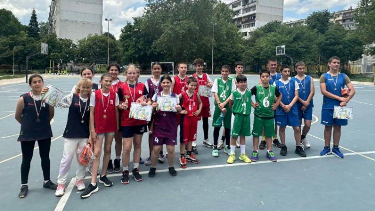 Наградиха победителите в турнира по баскетбол 3x3 от Ученическа купа Варна 2025