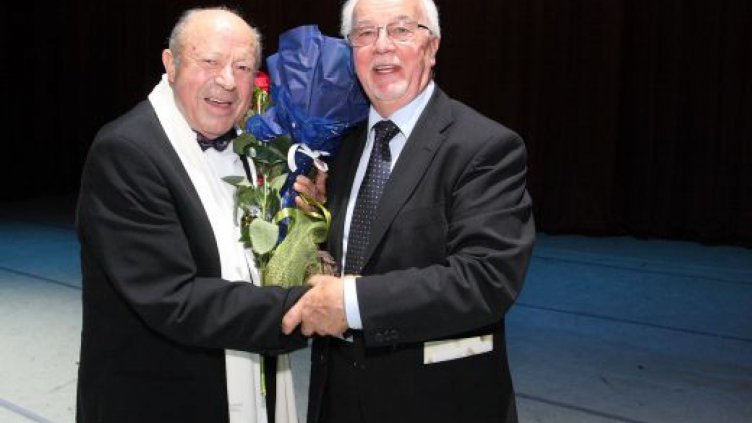 ПРОФЕСОРЪТ С ПОКОЙНИЯ ДОЦ. ЕМИЛ ДИМИТРОВ на юбилейното 25-о издание на Международния балетен конкурс.