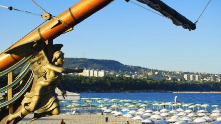 Лъснаха крайбрежната алея