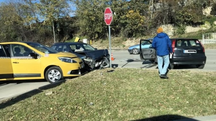 Три коли се блъснаха до Терапията във Варна