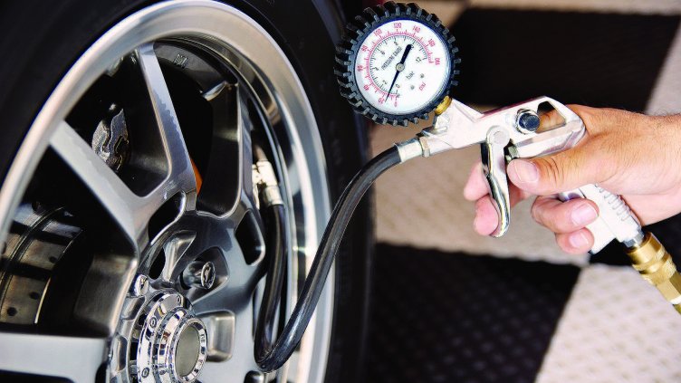 ПРАВИЛНО НАПОМПАНИТЕ ГУМИ гарантират спокойно шофиране.