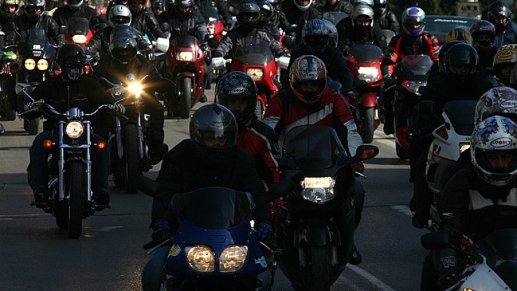 Хиляди ще почетат загиналите мотористи с нощно каране