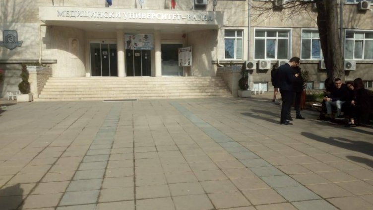 В дните на отворени врати МУ-Варна посрещна стотици посетители