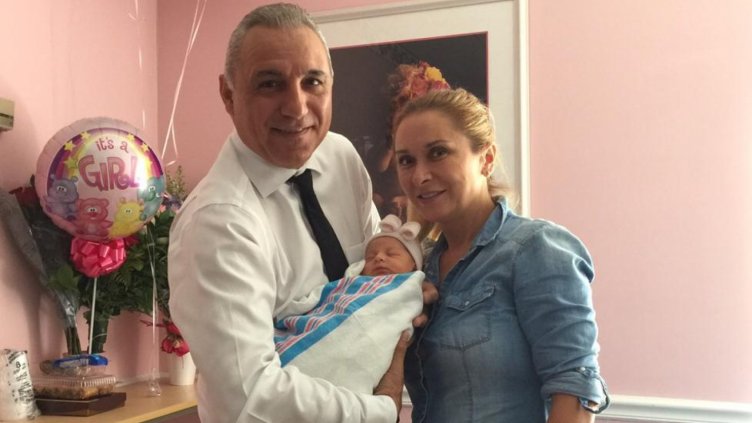 Стоичков показа внучката си