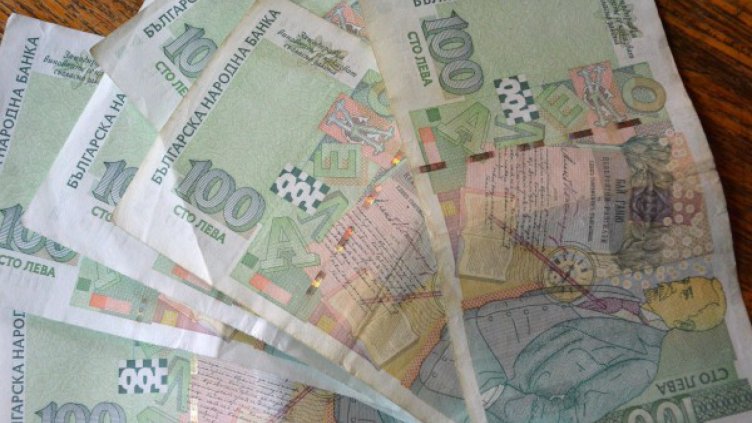 Спипаха 41-годишен с 60 бона и злато от ало измама 