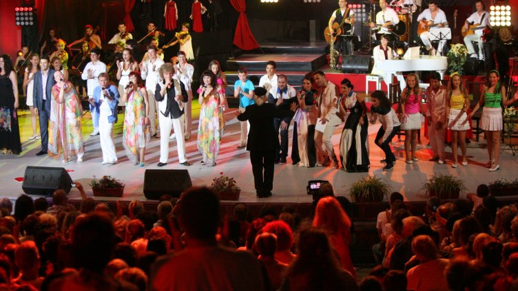 „Хайде заедно“ призовават Стефан Диомов и “Тоника СВ”