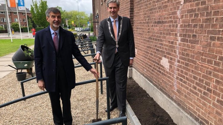 Варна и Дордрехт размениха рози и лалета