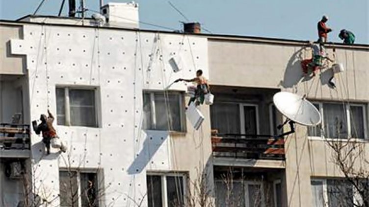 В Благоевград санираха първия жилищен блок в страната