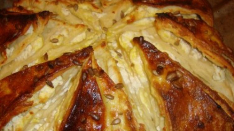 Рецепта на деня: Тутманик със сирене и кашкавал