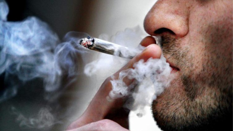 Младежи отключват психози и шизофрении с алкохол&марихуана