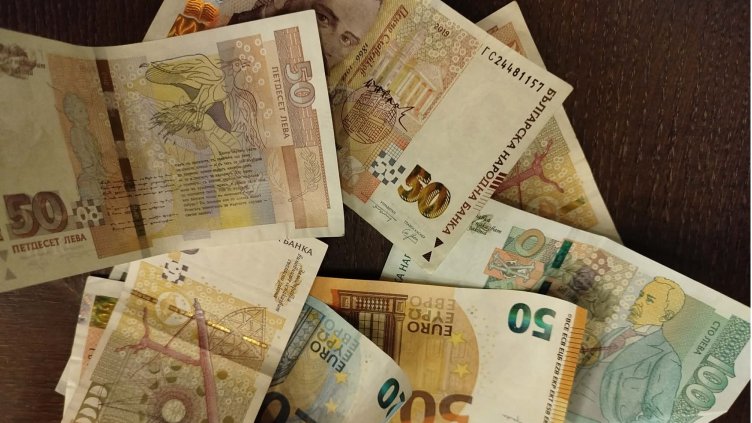 БНБ отчете рекордни депозити на домакинствата преди влизането в еврозоната