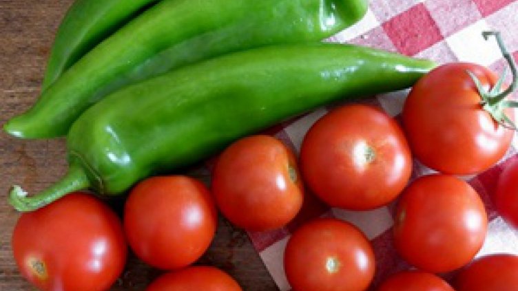 Иззеха 300 кг чушки и домати от нелегален пазар