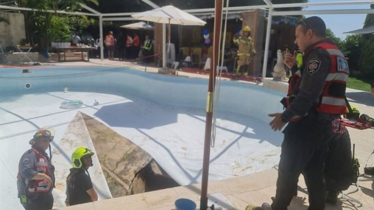 Басейн за къпане се продъни и взе жертва