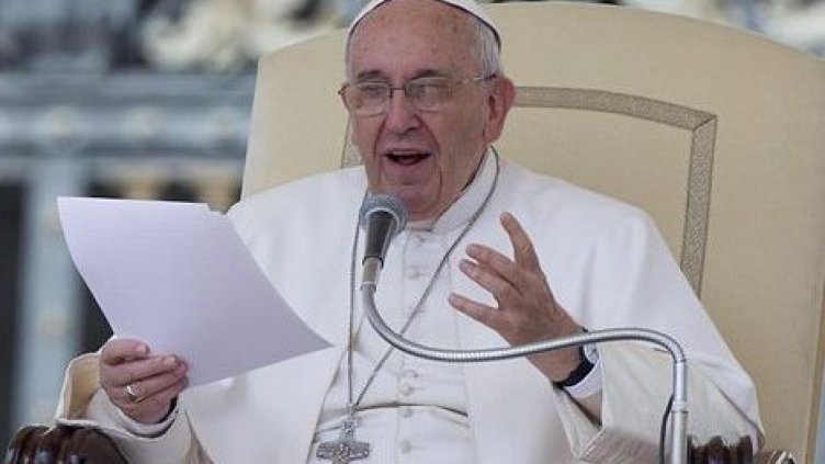 Папата опрости процедурите по анулирането на църковния брак