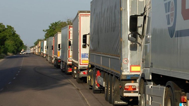 Митниците отпушиха границата, трафикът остава