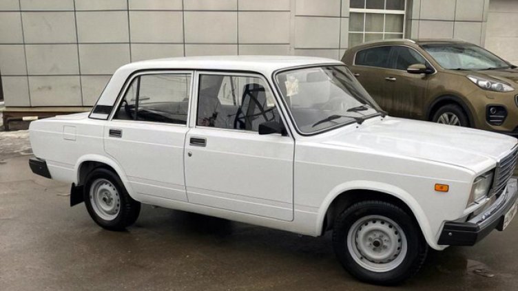 Само на eдва 400 км!? 14-годишна Lada 2107 се продава за 14 бона