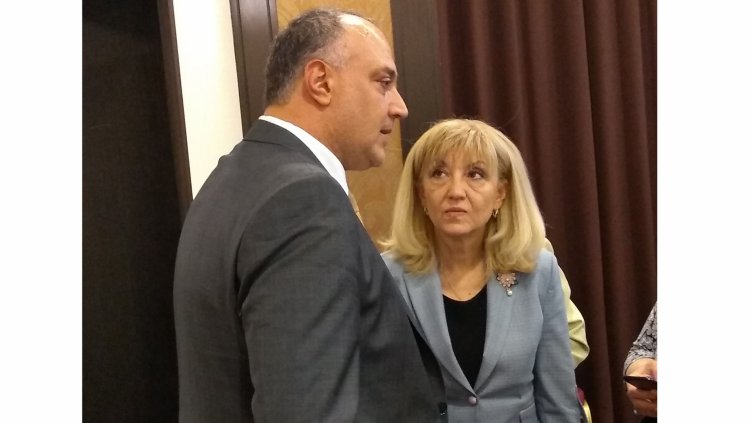 Министър Петя Аврамова и областният управител на Варна Стоян Пасев.