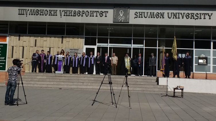 Започна новата академична година за близо 4000 студенти в Шуменския университет