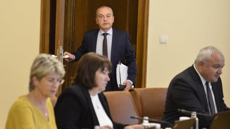 Гълъб Донев развърза кесията на последното заседание на кабинета
