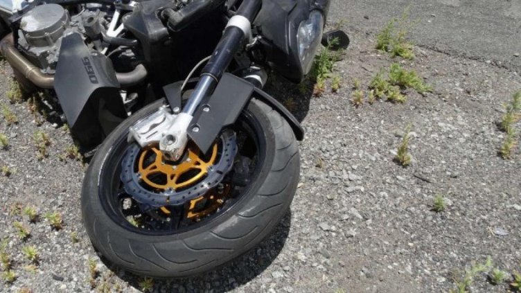 Тежък инцидент във Варна: Моторист без книжка отнесе пешеходка на „зебра“