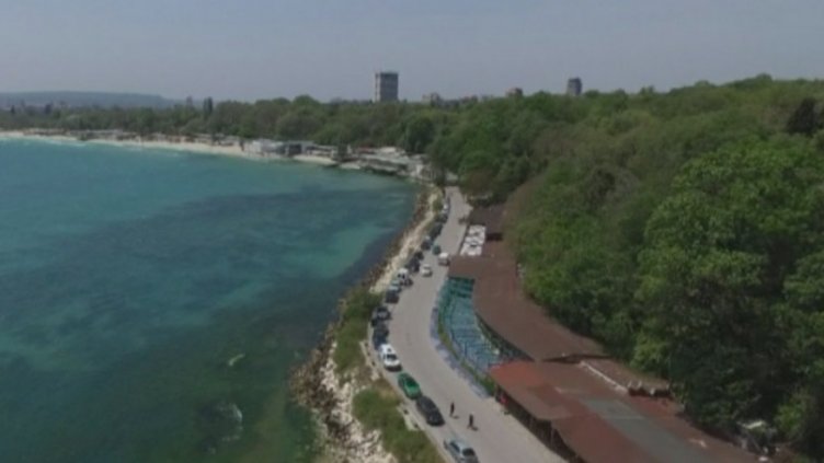 Проверка: Движението по крайбрежната алея във Варна не е безопасно