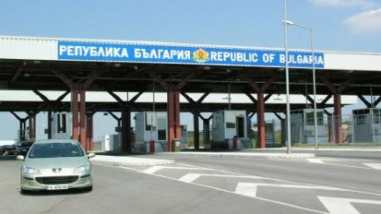 Над четири километра е опашката на "Лесово"