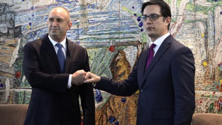 Радев и Пендеровски топят ледовете на аудиенция при папата