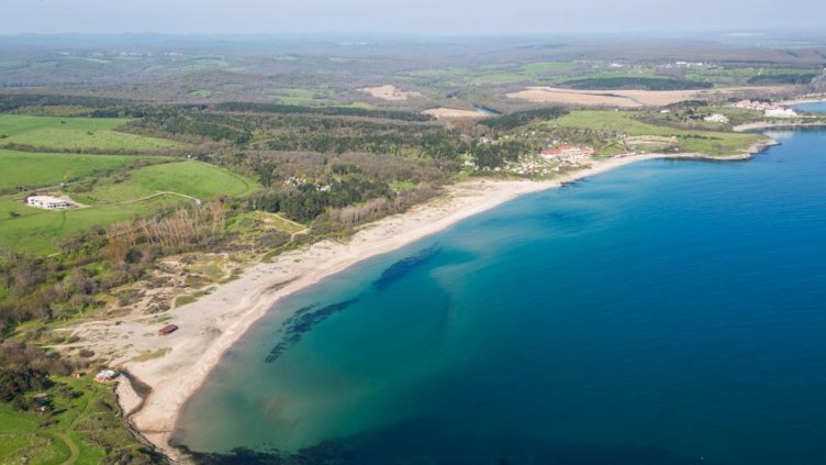 Сърфовете забранени, децибелите понижени... Корал – кът от рая ли ще е?