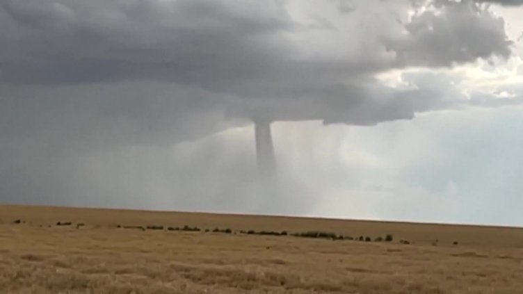 Съвет: При торнадо отваряме всички врати и прозорци на къщата