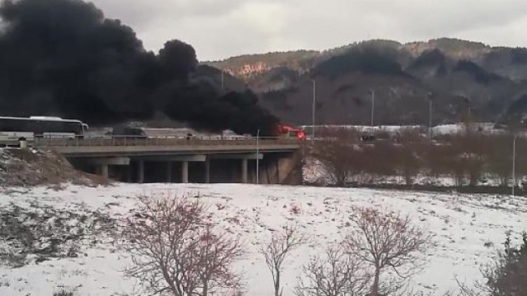 Автобус се запали на магистрала „Хемус” 