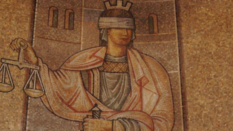 Условно наказание за младеж, притежавал марихуана