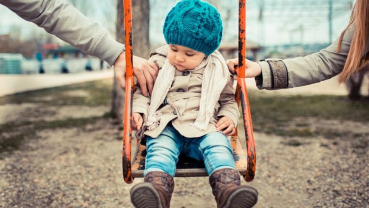 Как се отнасят с децата си родителите по света