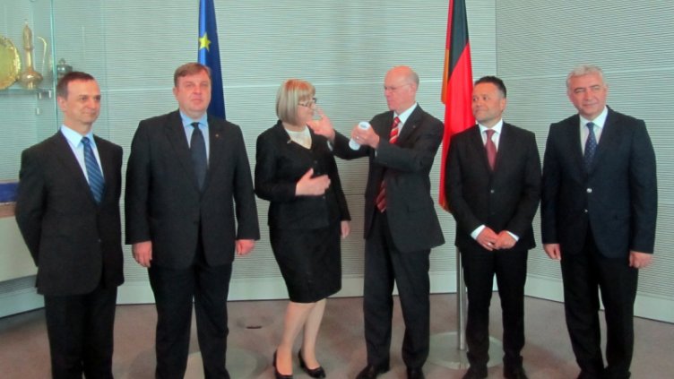 Цецка Цачева увери германския си колега, че България в Шенген ще намали мигрантите