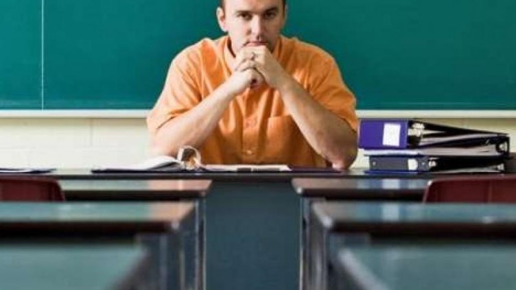 На училище от днес – 200 хиляди ученици и учители влизат в клас с маските