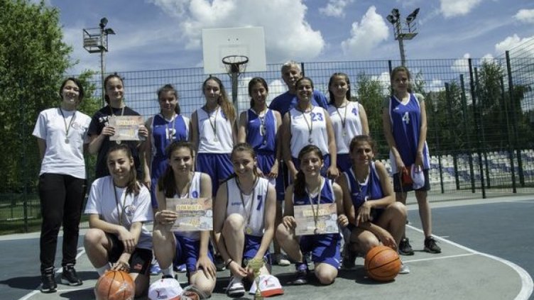 Девойките на Математическа гимназия шампиони по стрийтбол